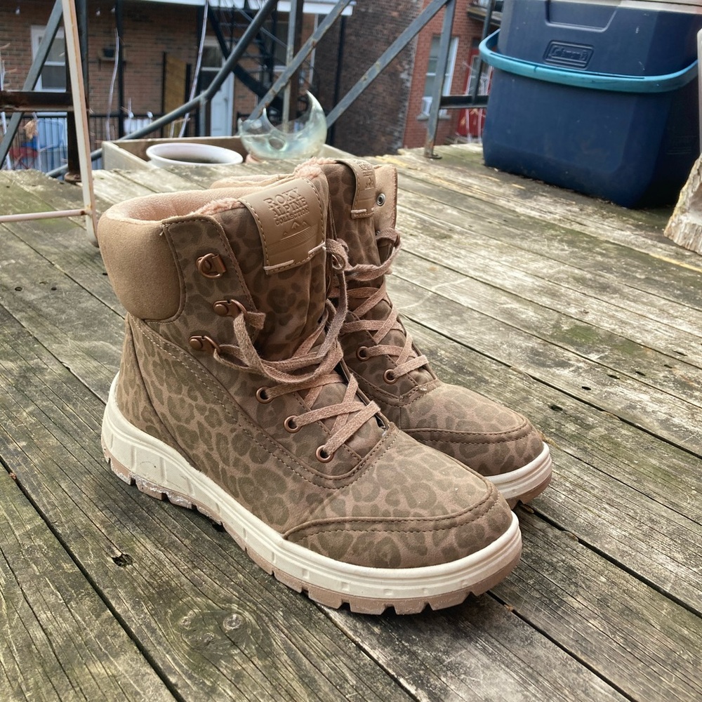 Roxy Leopard Print Winter Shoes